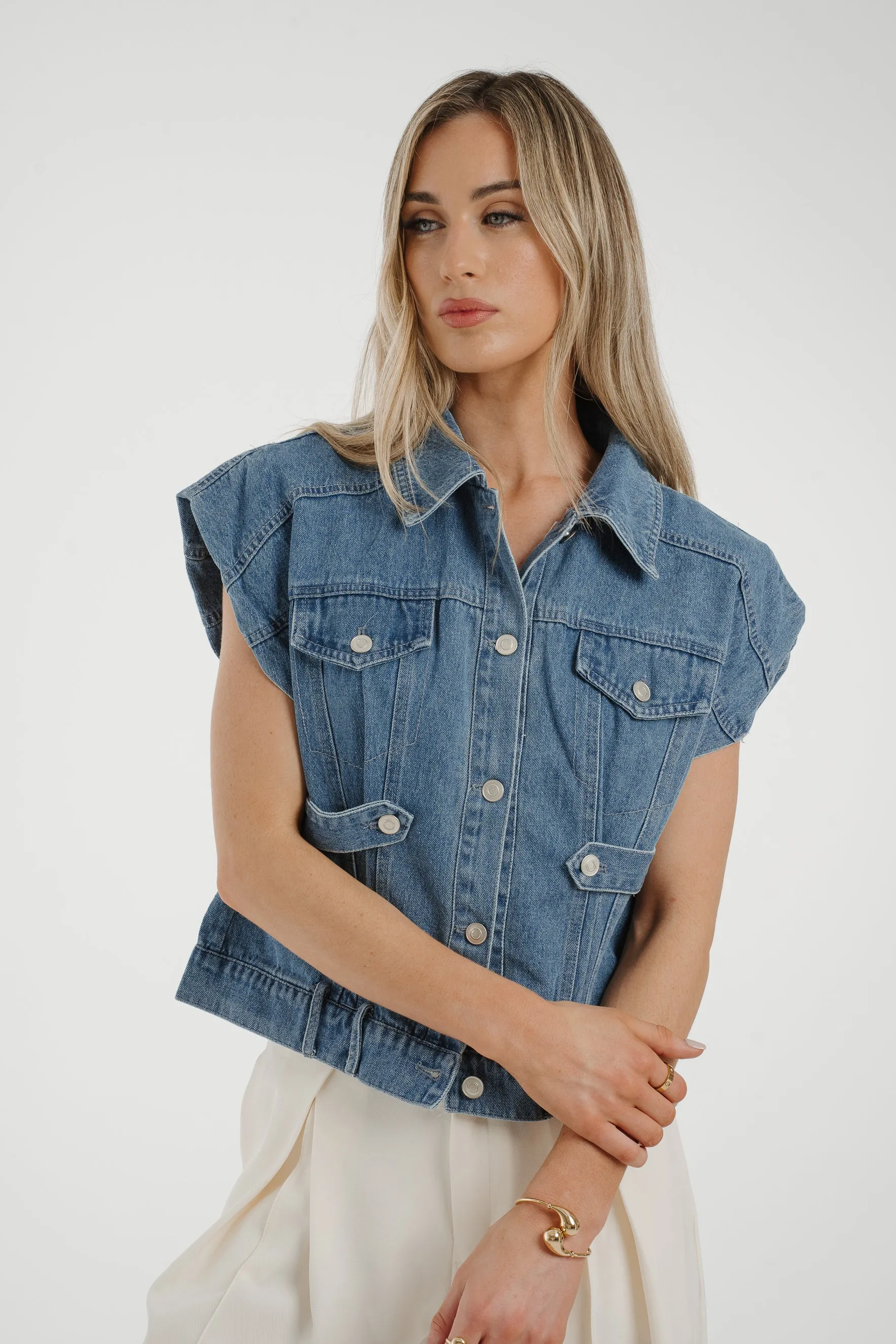 Caitlyn Sleeveless Denim Jacket In Mid Wash