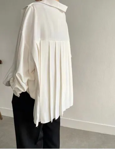 Mia Pleated Back Blouse in White (ONE SIZE)