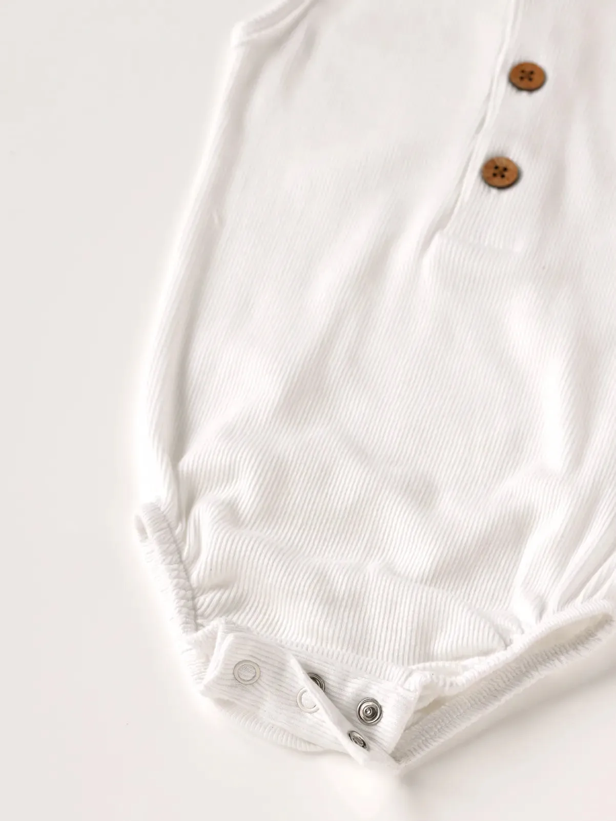 Sleeveless pure white bodysuit for baby